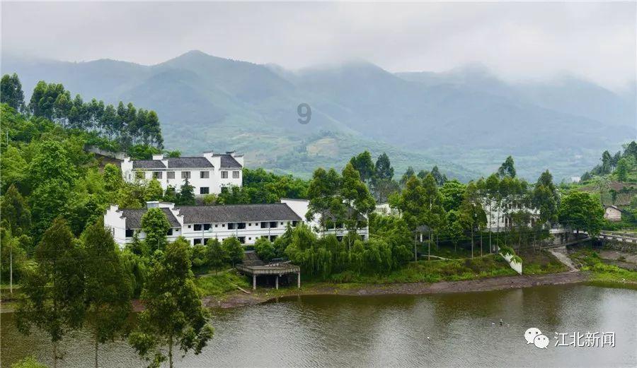 黑龙江哈尔滨:游客热情“点燃”冰雪世界